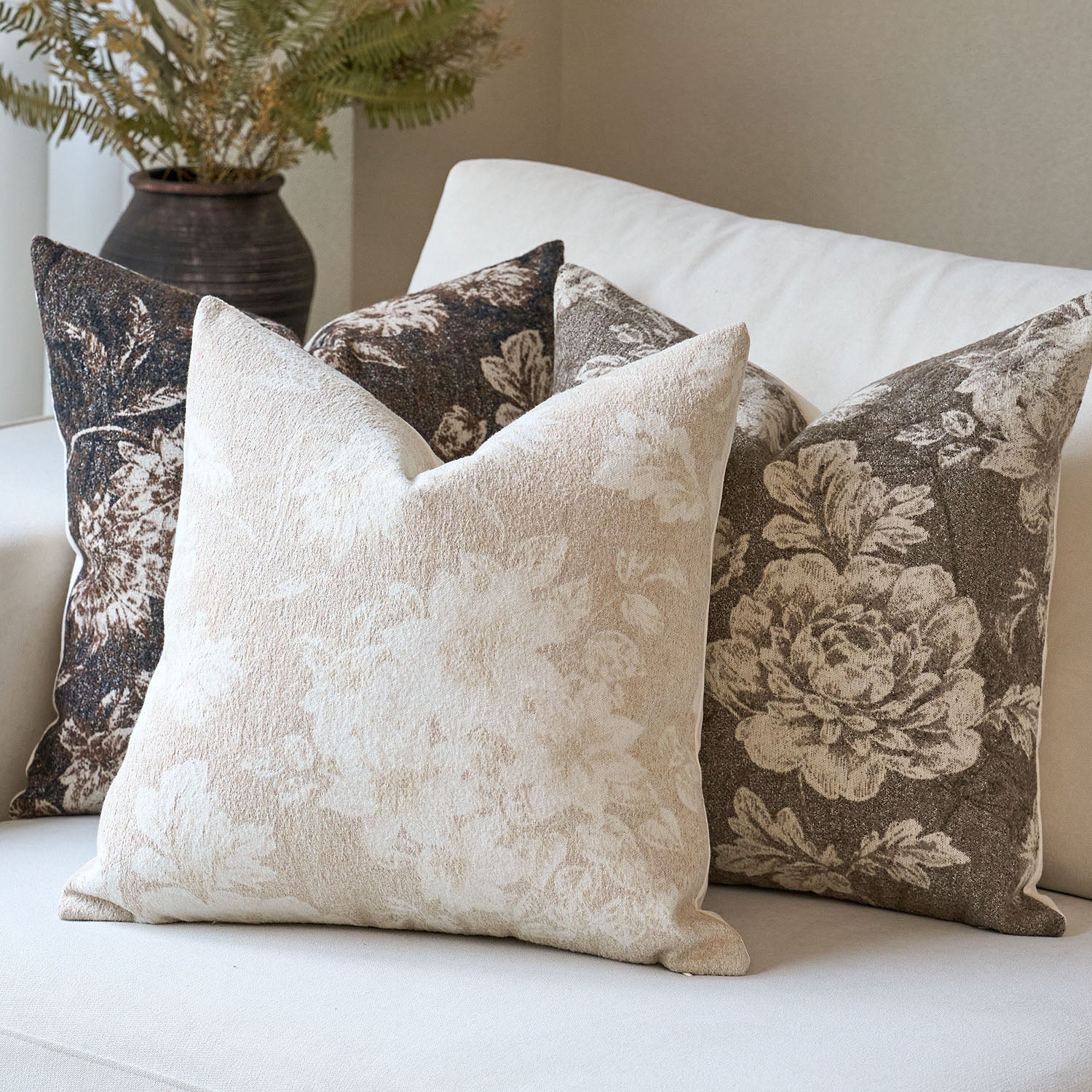 Latina Single-Sided Printed Pillow Cover – Timeless Floral Decorative Cushion Cover for Elegant Home Decor-