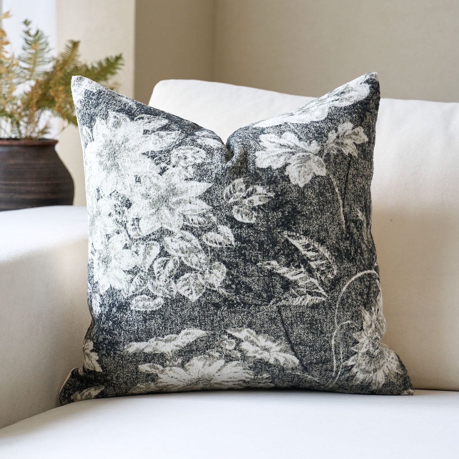 Latina Single-Sided Printed Pillow Cover – Timeless Floral Decorative Cushion Cover for Elegant Home Decor-