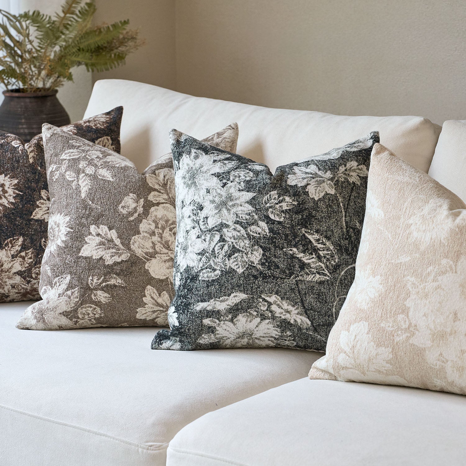 Latina Single-Sided Printed Pillow Cover – Timeless Floral Decorative Cushion Cover for Elegant Home Decor-