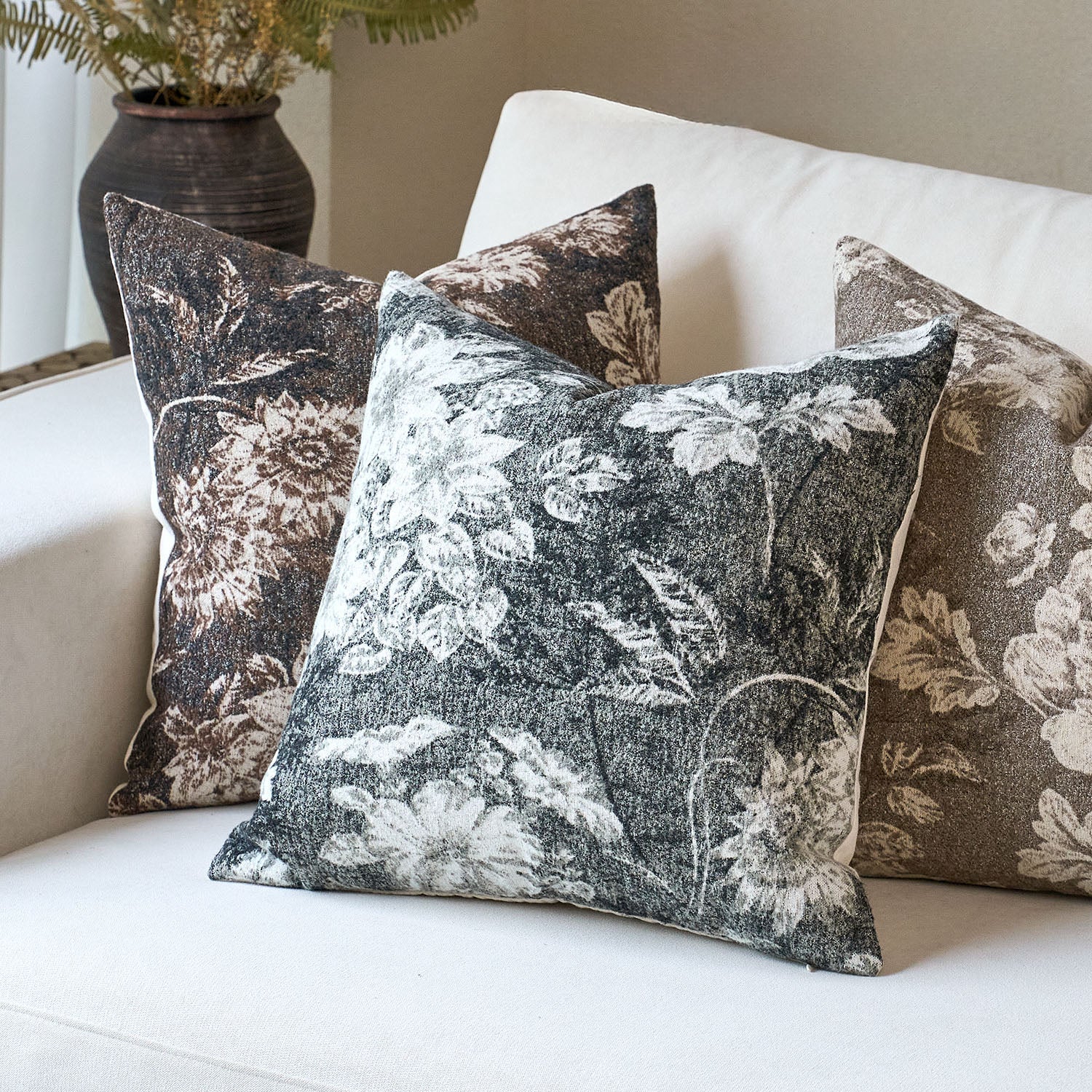 Latina Single-Sided Printed Pillow Cover – Timeless Floral Decorative Cushion Cover for Elegant Home Decor-