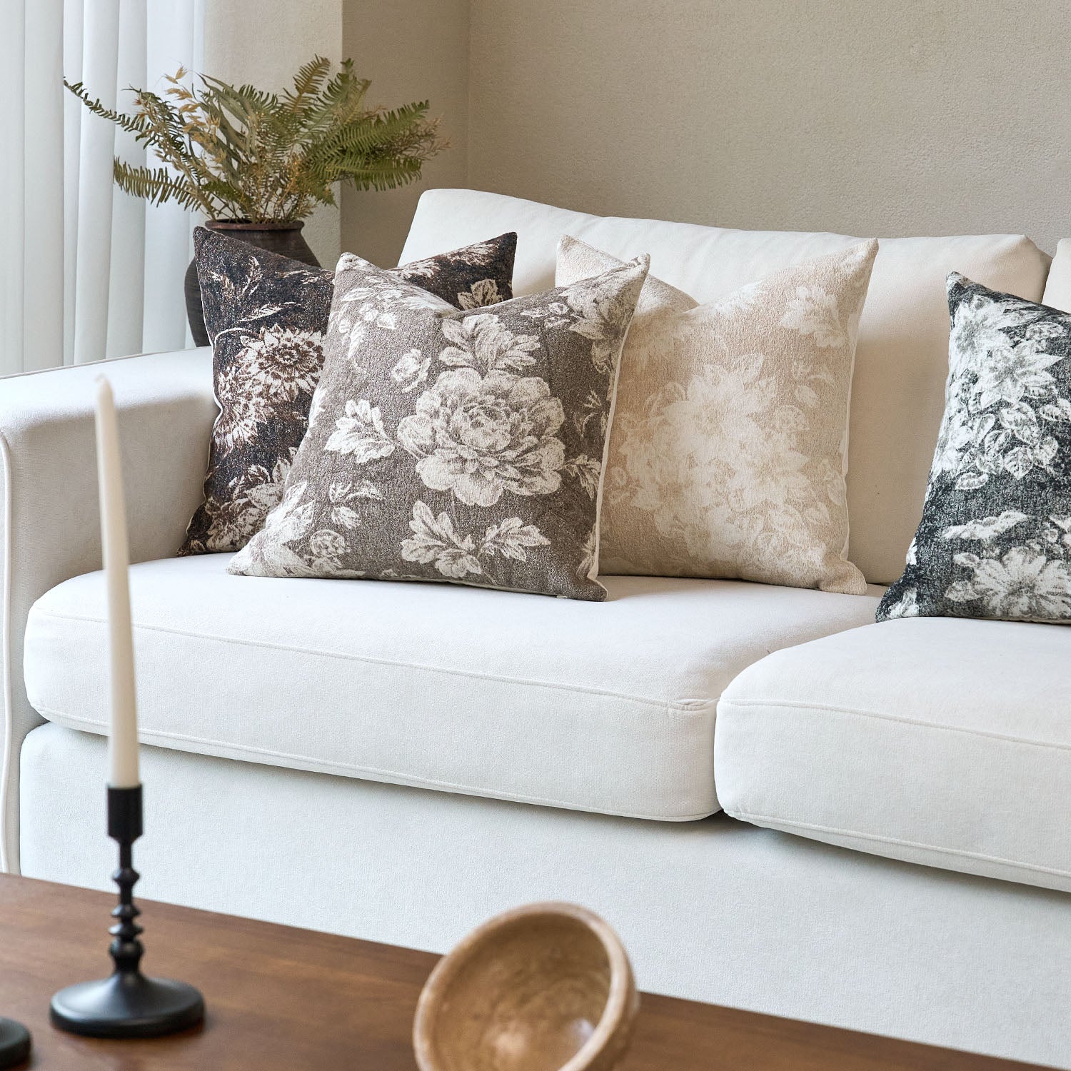 Latina Single-Sided Printed Pillow Cover – Timeless Floral Decorative Cushion Cover for Elegant Home Decor-