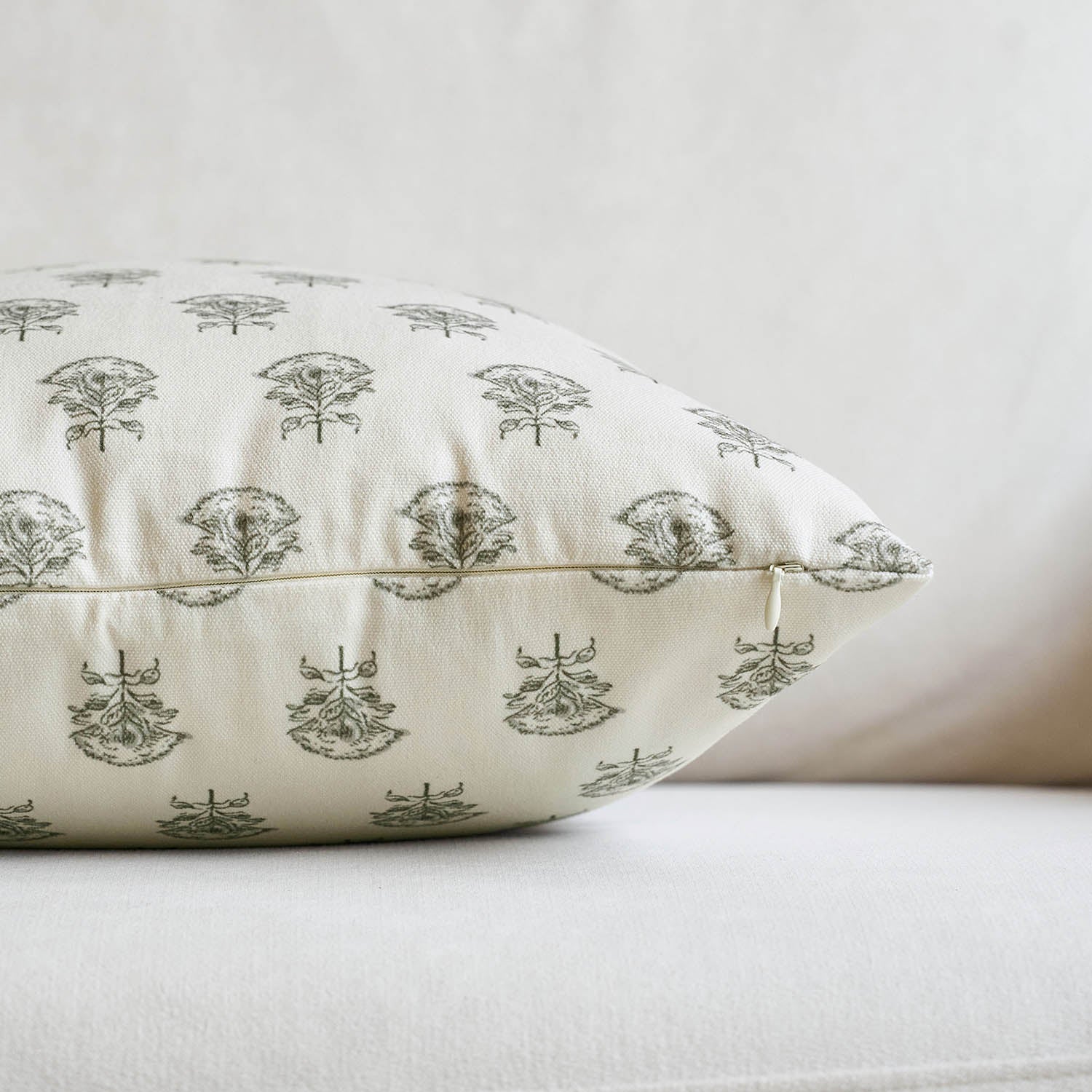 Merano Rustic Botanical Floral Double-Sided Farmhouse Charm Pillow Cover-